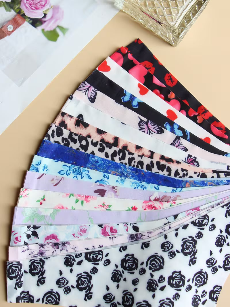 A Set of 16 Women'S Low-Rise Panties